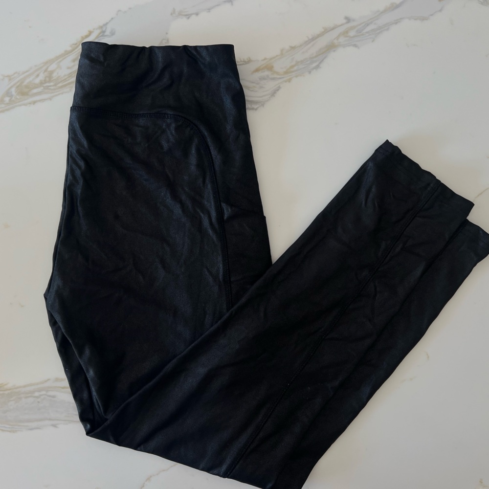 Black shine leggings with pockets, faux, leather appearance